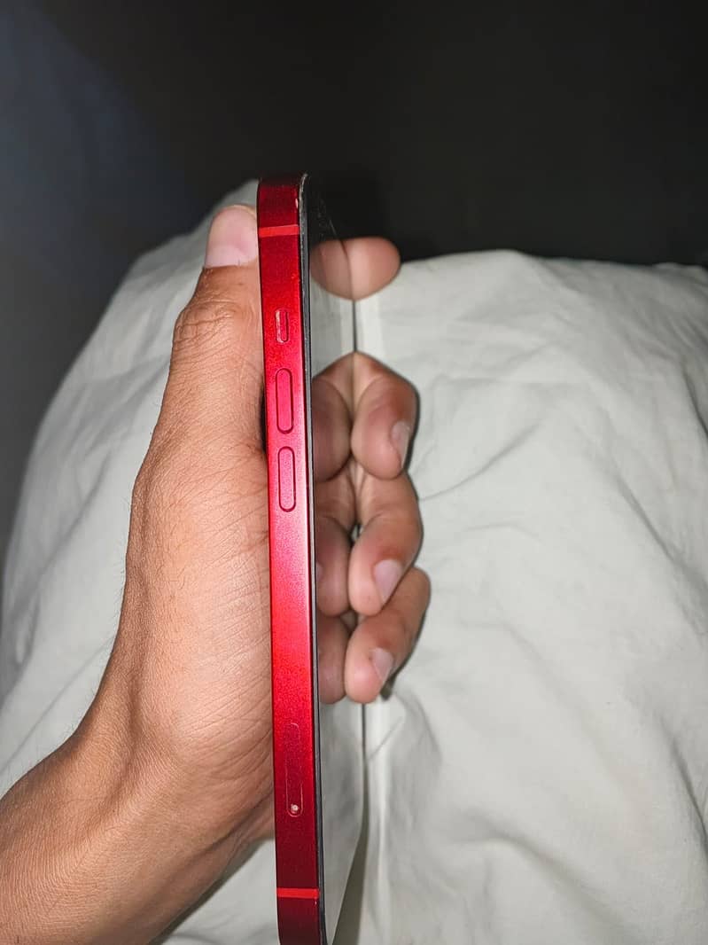 Apple iPhone 13 5