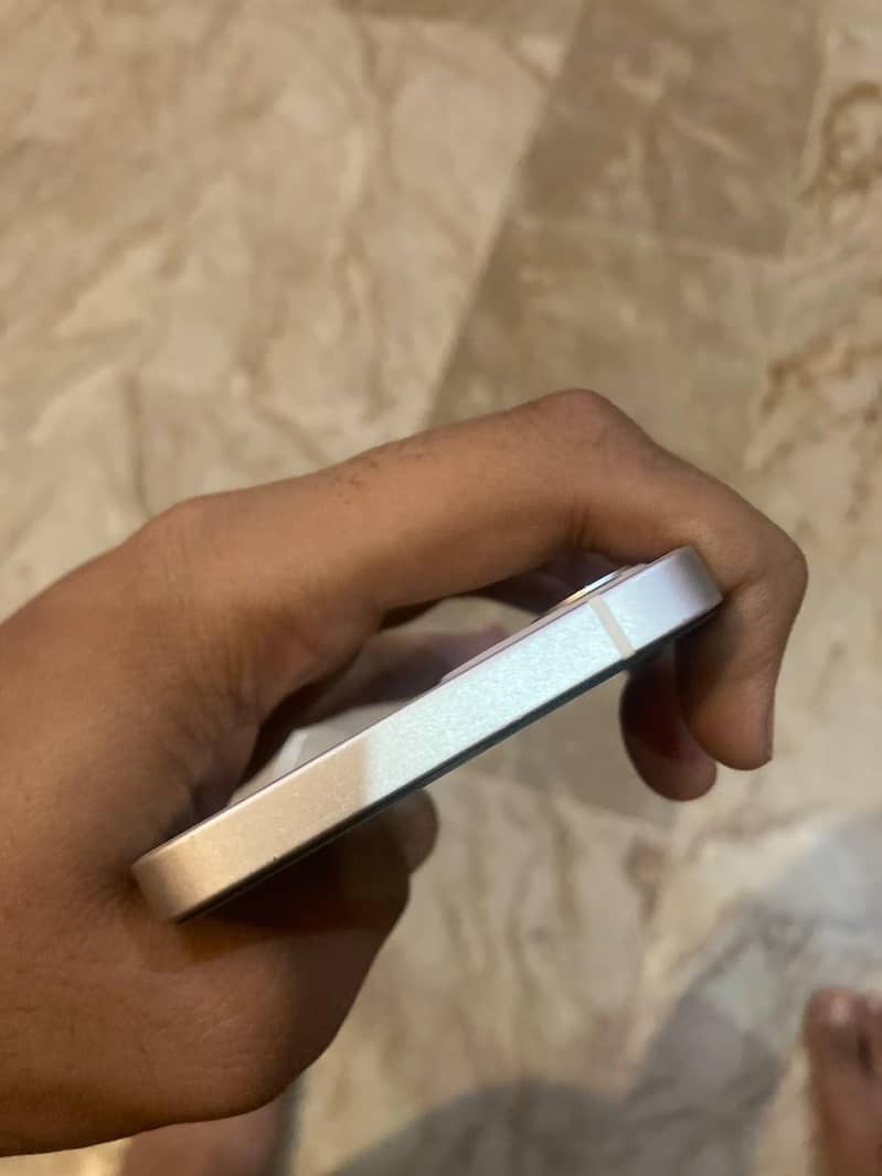 Apple iPhone 12 3