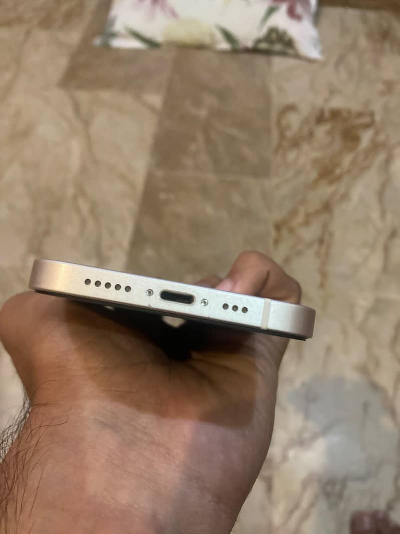 Apple iPhone 12 4