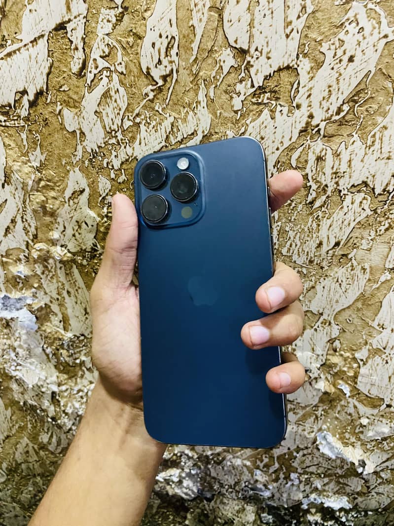 Apple iPhone 15 Pro Max 1