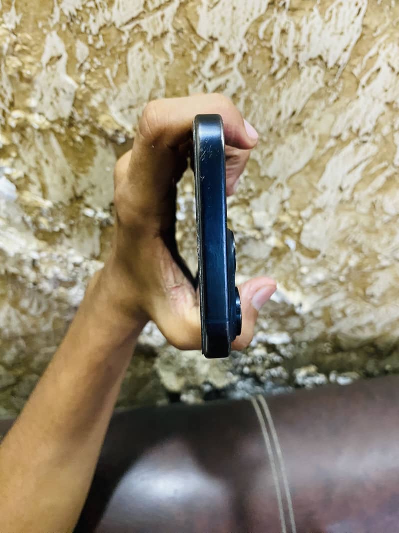 Apple iPhone 15 Pro Max 2