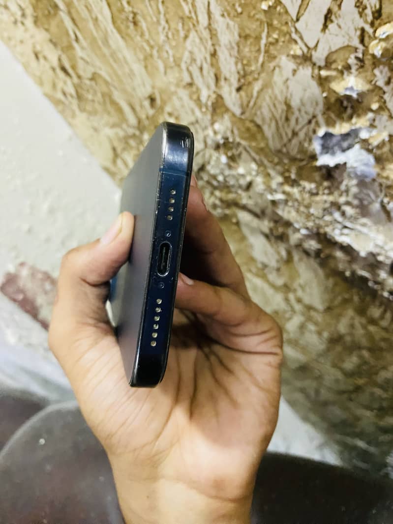 Apple iPhone 15 Pro Max 3