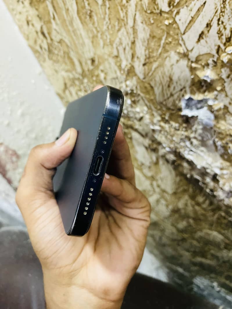 Apple iPhone 15 Pro Max 5