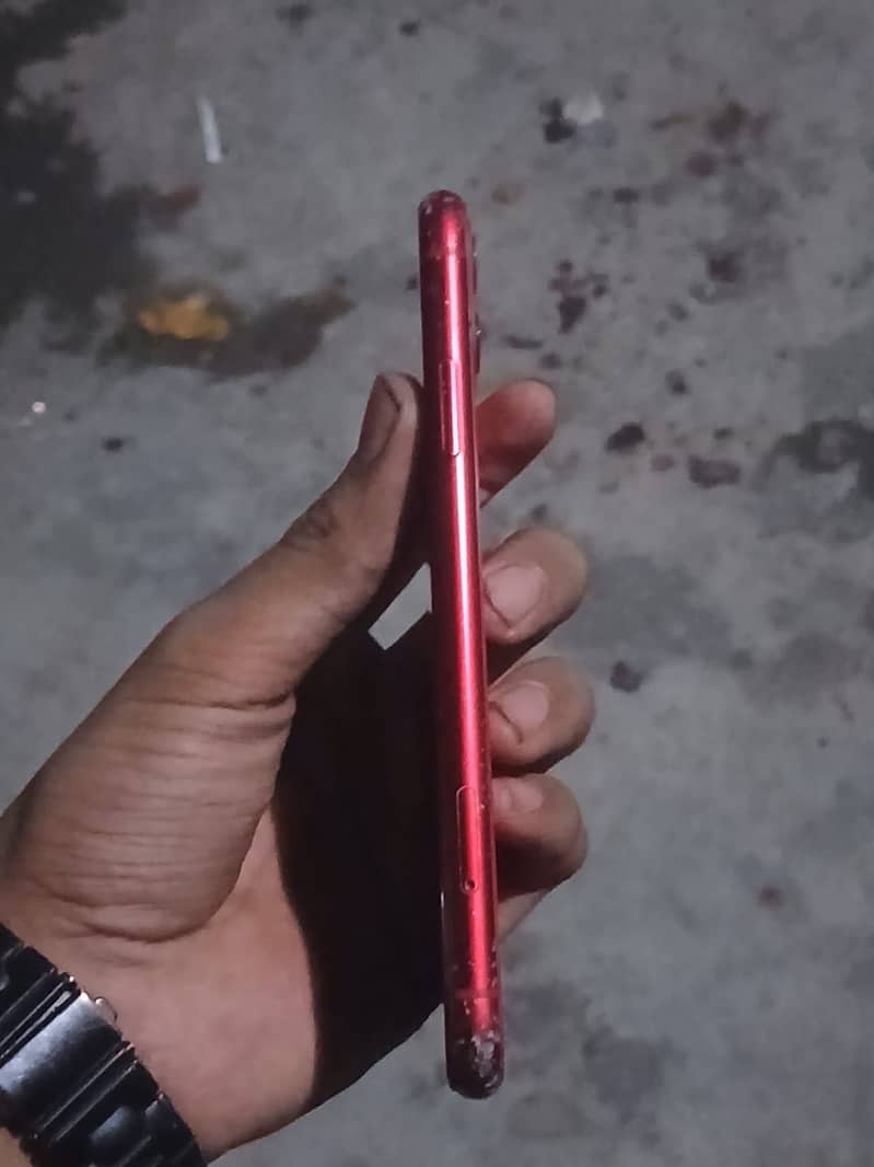 Apple iPhone 11 4
