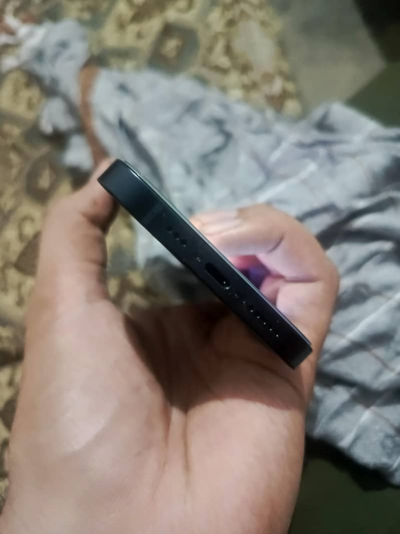 Apple iPhone 13 2