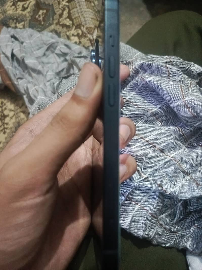 Apple iPhone 13 3