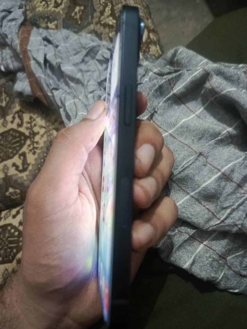 Apple iPhone 13 4