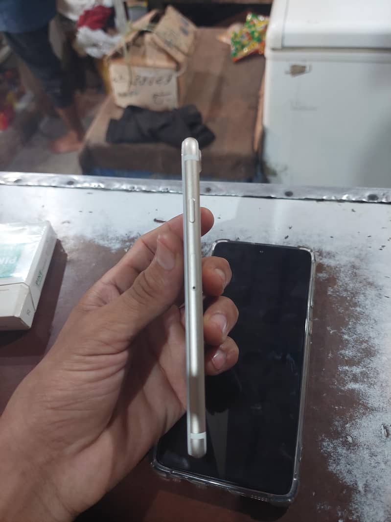 Apple iPhone 7 2