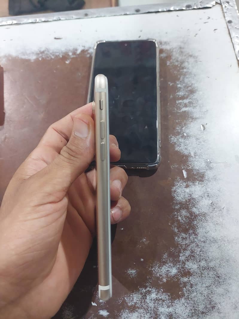 Apple iPhone 7 3
