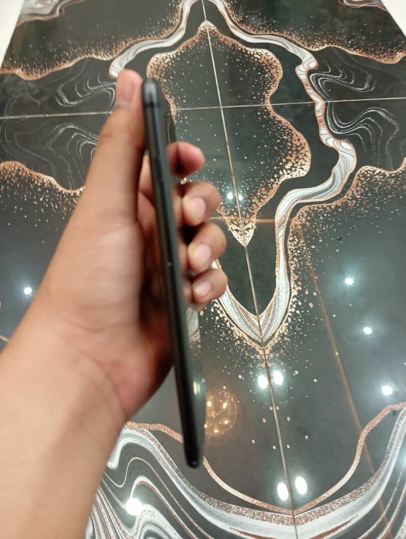 Apple iPhone 7 Plus 2
