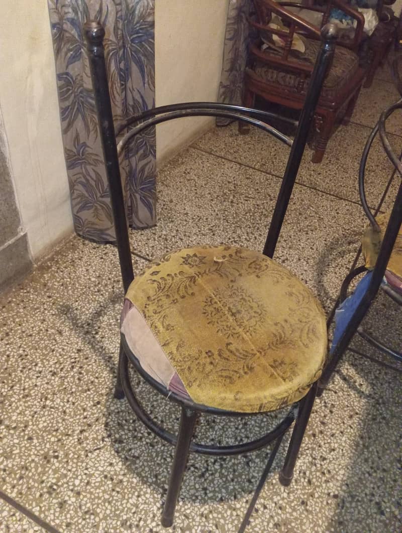4 dining chairs 0