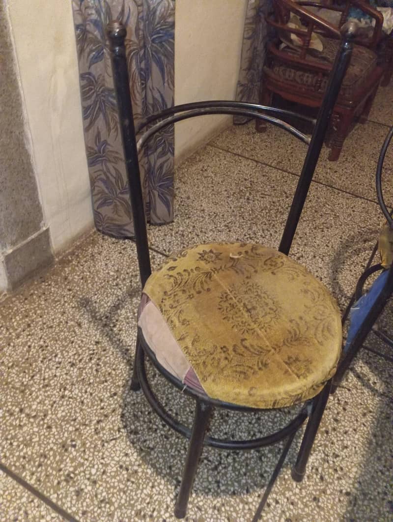 4 dining chairs 1