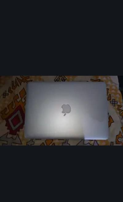 MacBook air 2015 8gb ram 128 gb i5