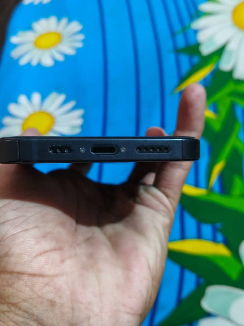 Apple iPhone 13 6