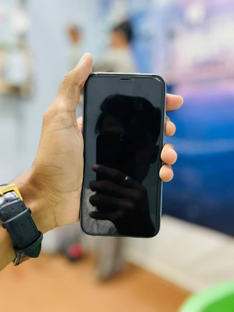 Apple iPhone 11 3