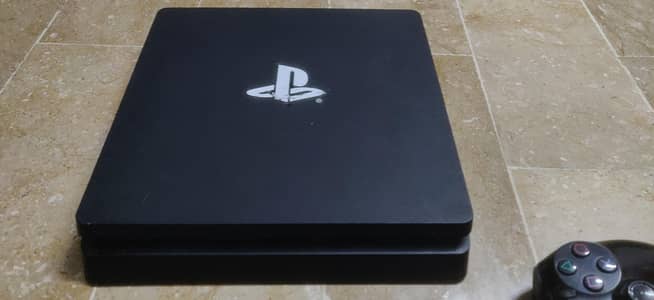 PS4 Slim 1 TB Like new