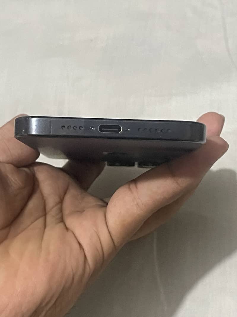 Apple iPhone 15 Pro Max 4