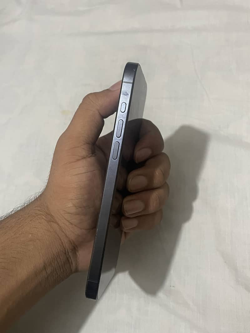 Apple iPhone 15 Pro Max 5