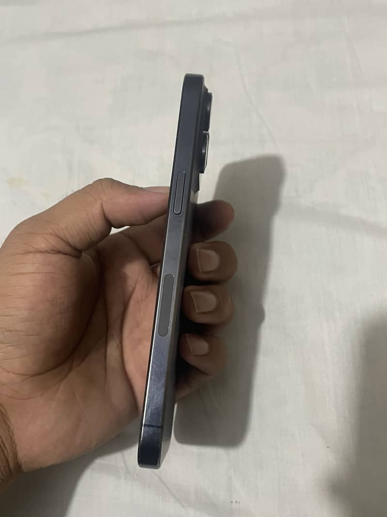 Apple iPhone 15 Pro Max 6