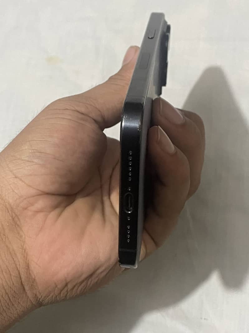 Apple iPhone 15 Pro Max 7