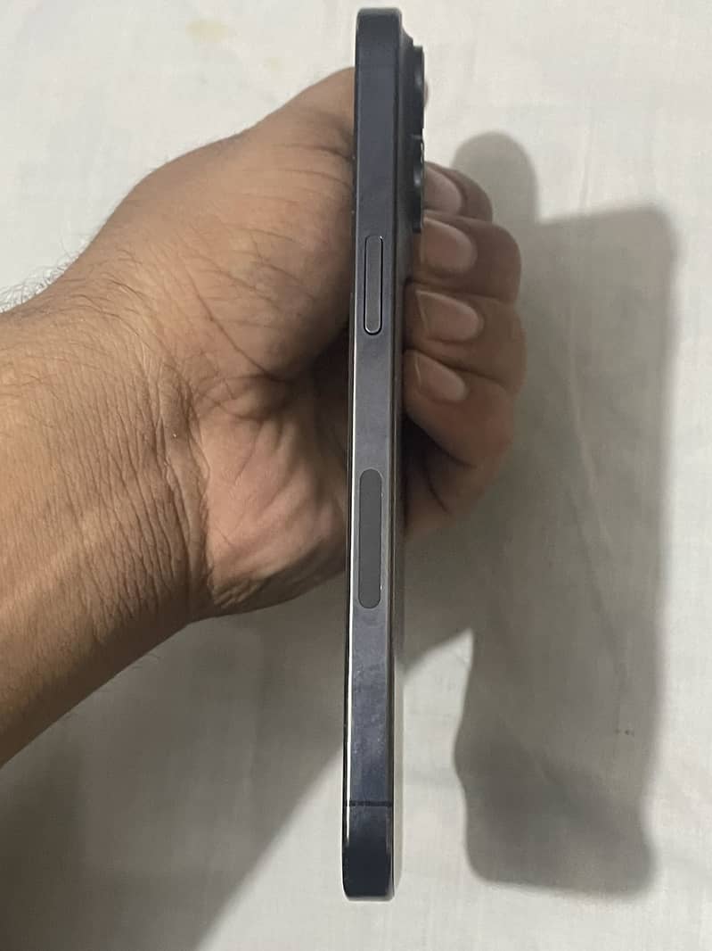 Apple iPhone 15 Pro Max 12