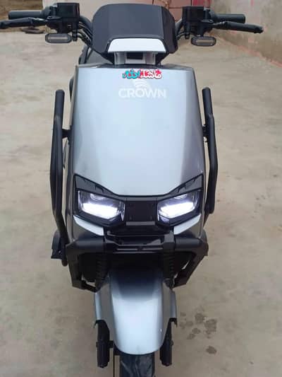 crown electric baik