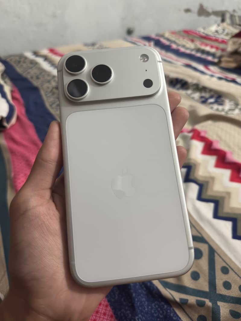 Apple iPhone 17 Pro Max 1