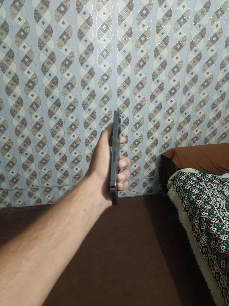 Apple iPhone 13 Pro 2