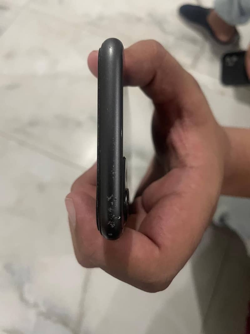 Apple iPhone 11 7
