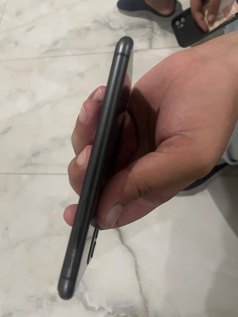 Apple iPhone 11 8