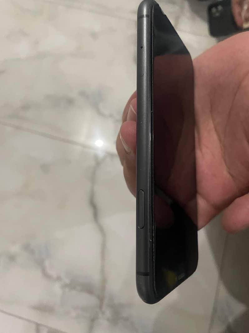 Apple iPhone 11 9