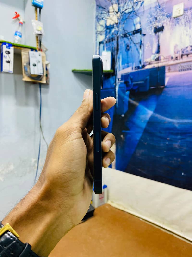 Apple iPhone 13 1