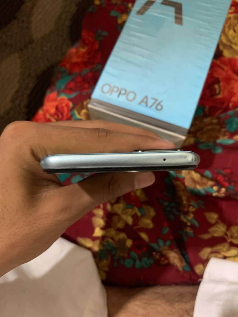 OPPO A76 3