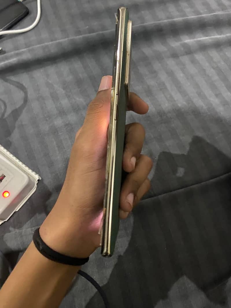 Infinix Note 40 Pro 5