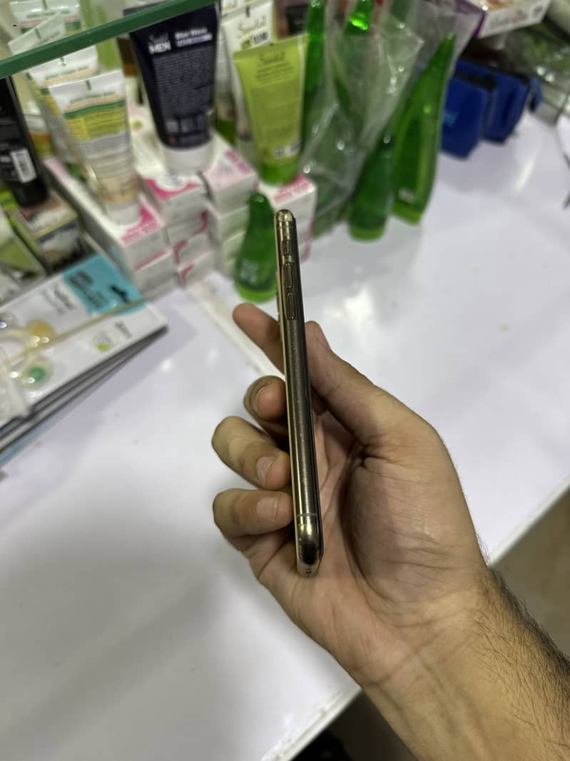 Apple iPhone 11 Pro 1