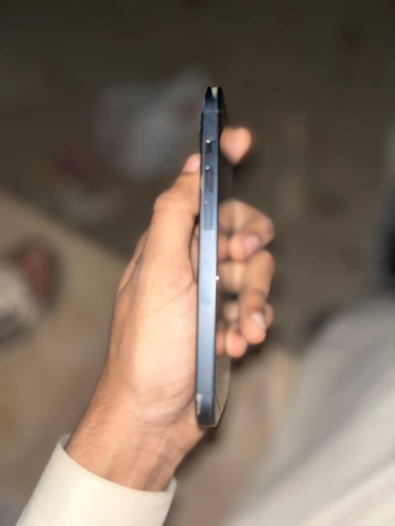 Apple iPhone 15 Pro 2