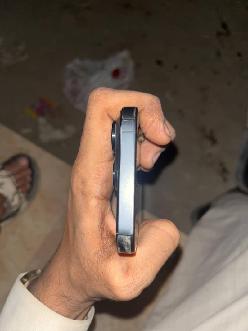 Apple iPhone 15 Pro 4