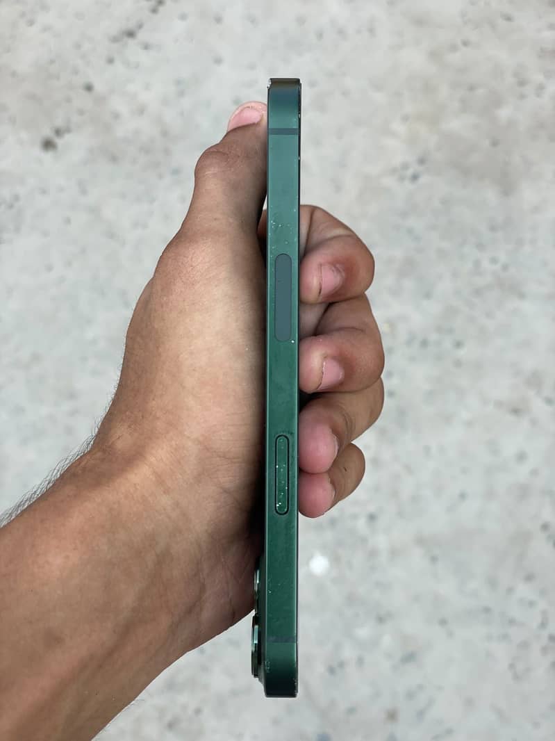 Apple iPhone 13 2