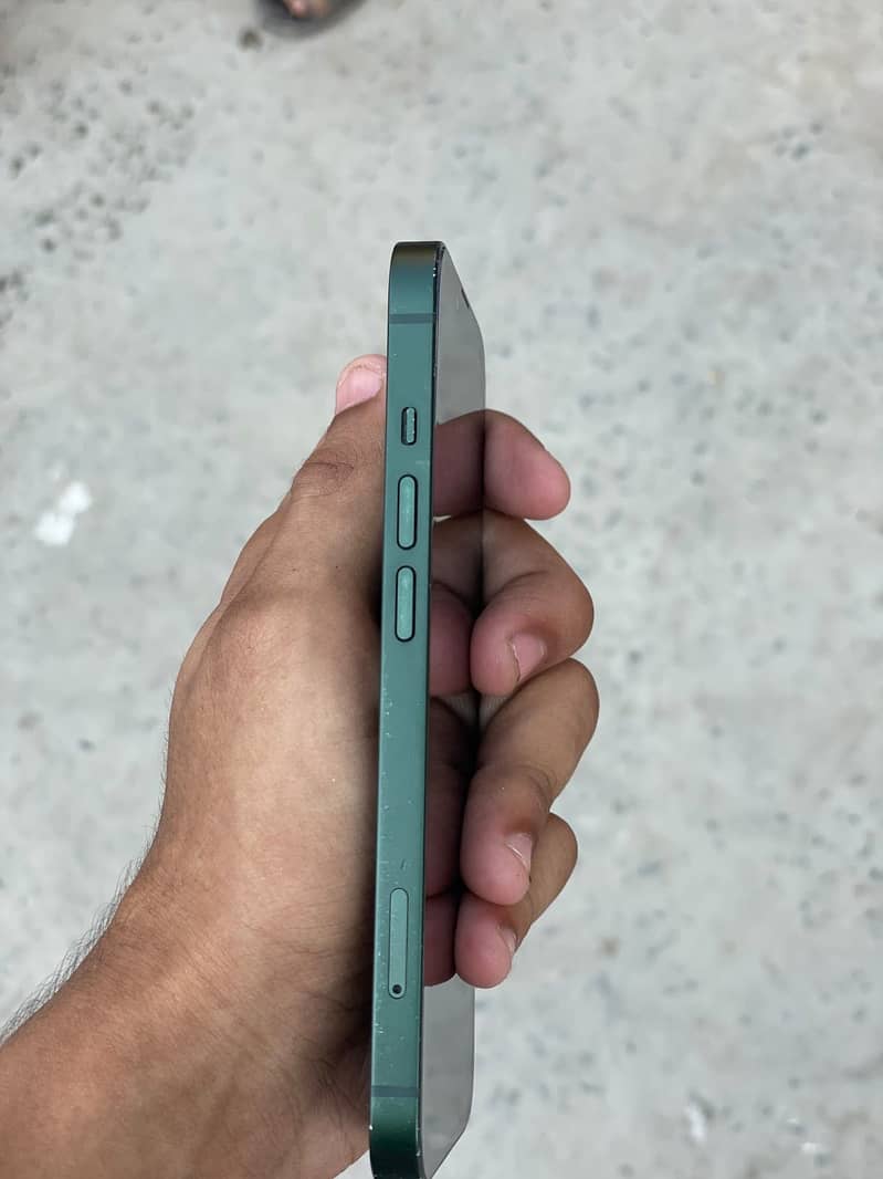 Apple iPhone 13 3