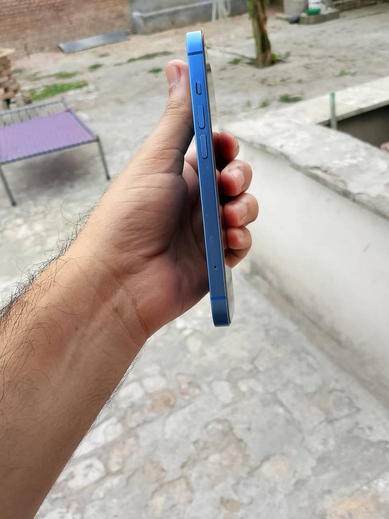 Apple iPhone 13 2
