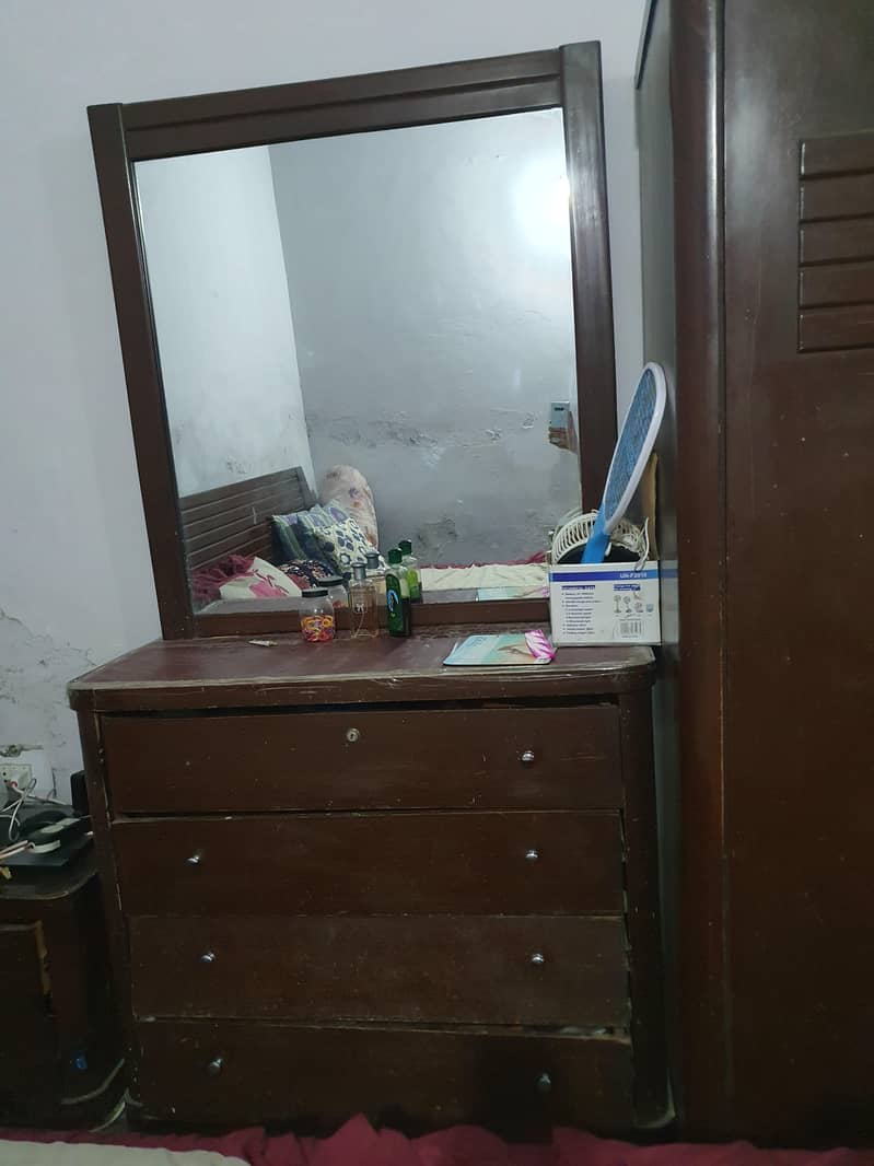bed mattress  DEVIDER ALMARI 1