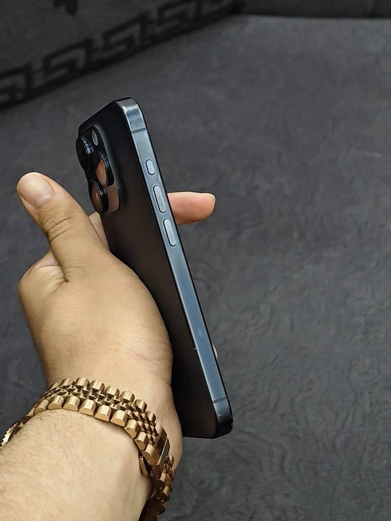 Apple iPhone 15 Pro 2