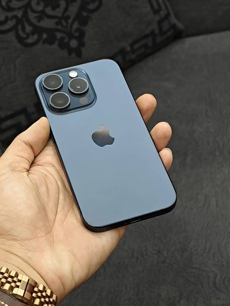 Apple iPhone 15 Pro 3