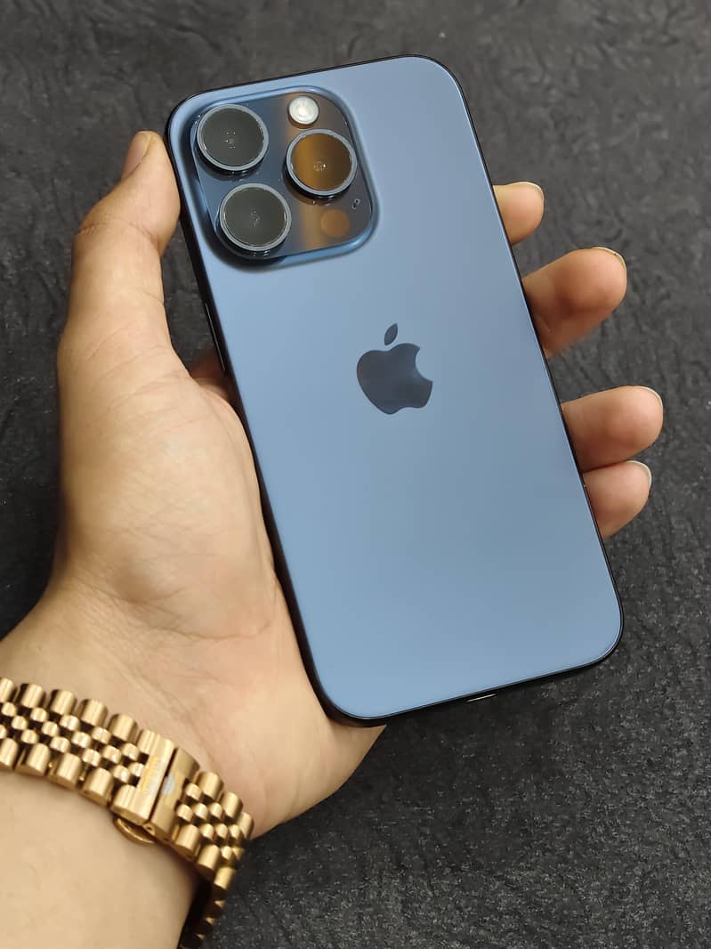 Apple iPhone 15 Pro 4