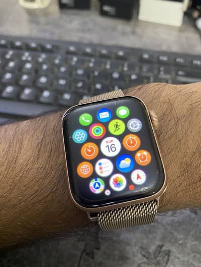 Apple watch series 5 GPS waterproof