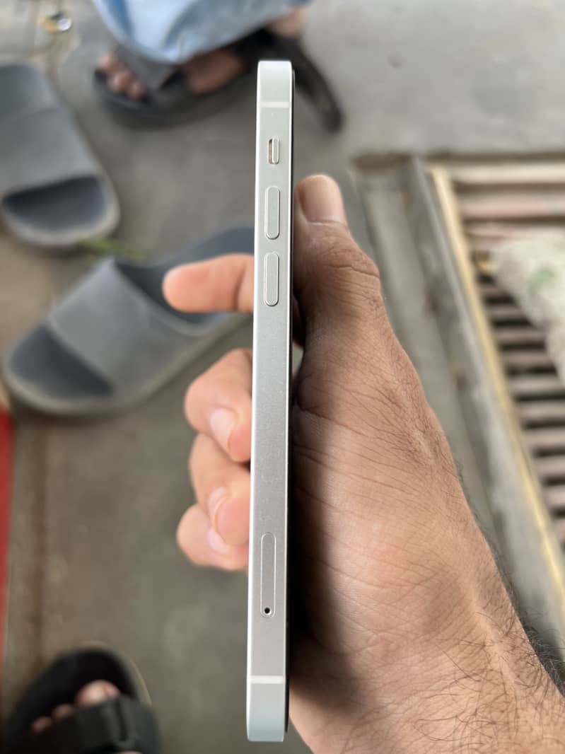 Apple iPhone 12 3
