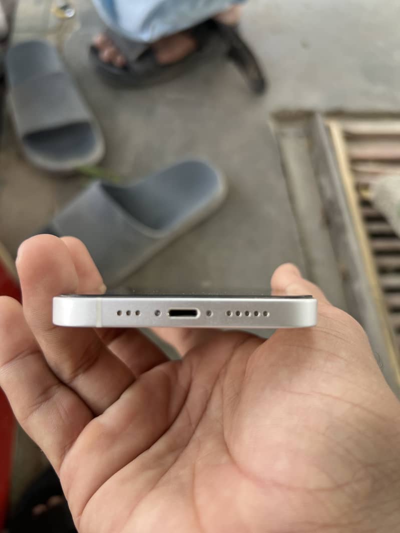 Apple iPhone 12 4