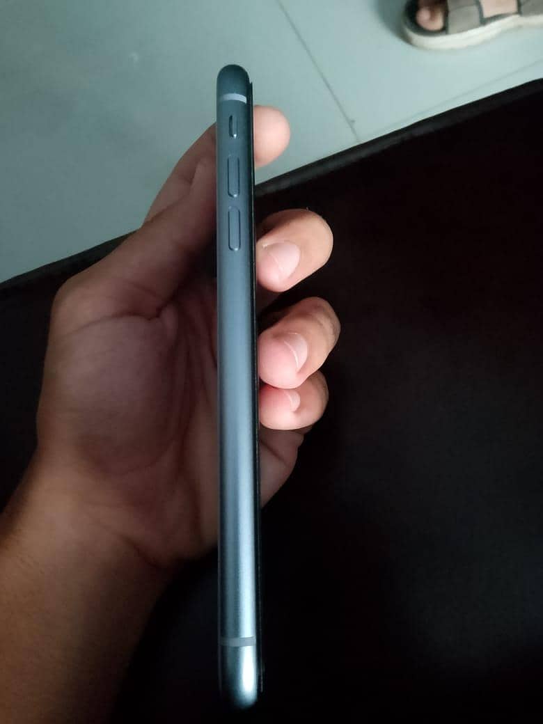 Apple iPhone 11 3