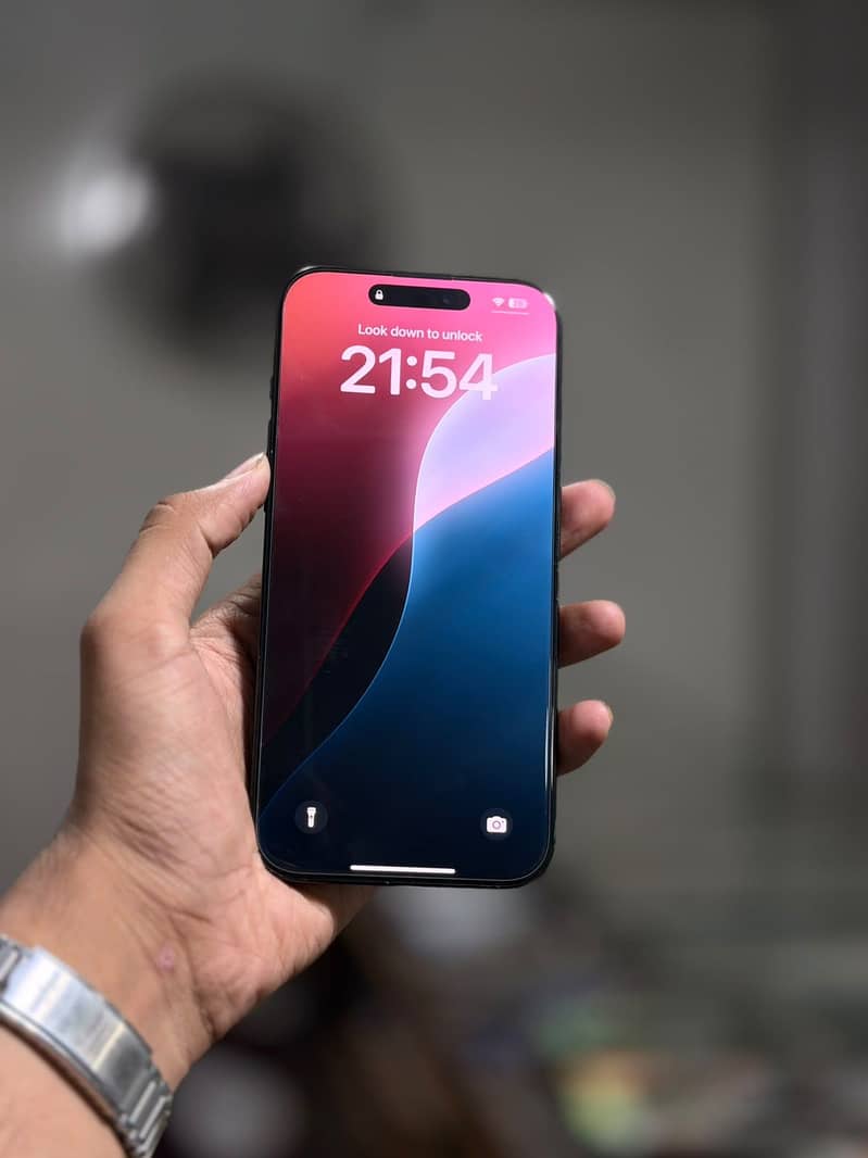 Apple iPhone 16 Pro Max 0