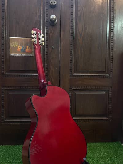 Guitar delivery all over lahore avalaible